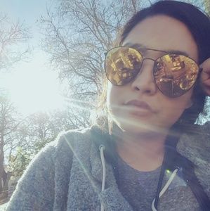 Meet your Posher, Karissa